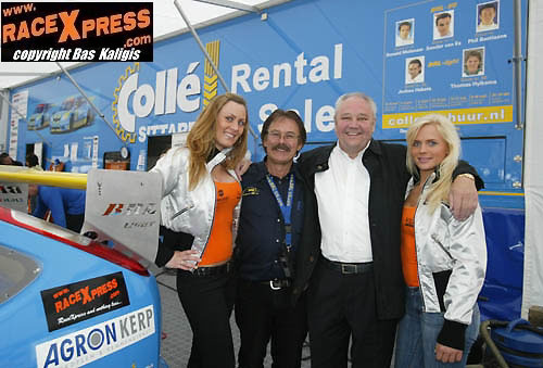 Frans Collé en Bert van Rhee in goed gezelschap van RaceXpress babes